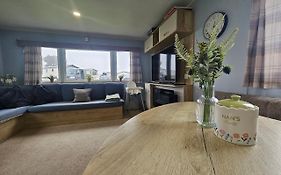 3 Bedroom Deluxe Caravan At Haven Devon Cliffs